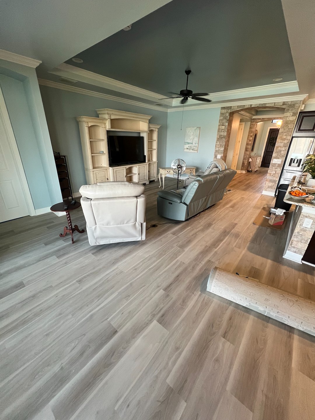 TOP QUALITY LUXURY VINYL PLANK INSTALLATION